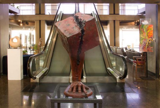 Fuerza al cubo, escultura de Leandro Rivero