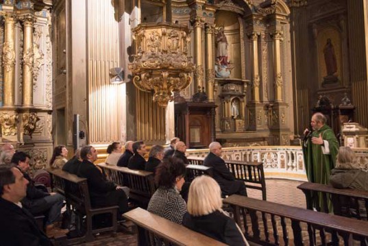 La Misa en Acción de Gracias y en Memoria de los Socios y empleados fallecidos fue celebrada por el párroco Alejandro Llorente.