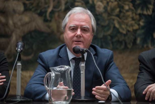 El Dr. Federico Pinedo, durante la disertación en la BCBA.