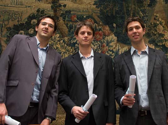 Leonardo Calabresi (Mención de Honor) junto a Ariel Chirom y Alejandro Gabriel Schachter (Ganadores del Premio BCBA 2014) recibieron sus distinciones en un Acto realizad en la BCBA durante 2015.