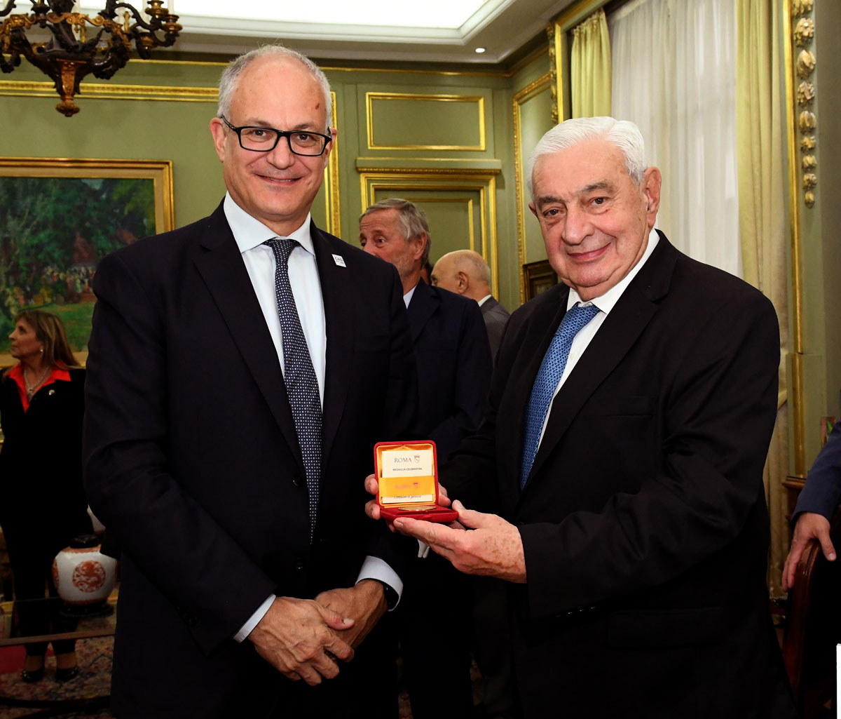 La Bolsa recibió al alcalde de Roma